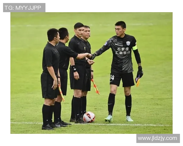 深圳足球队以56分领跑全国锦标赛积分榜展现强劲实力